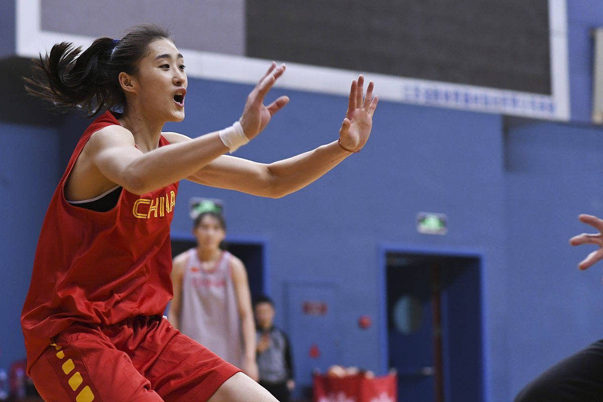 mk体育APP-球员们的出色表现，让人见识到篮球的魅力(球员们的出色表现,让人见识到篮球的魅力英语)