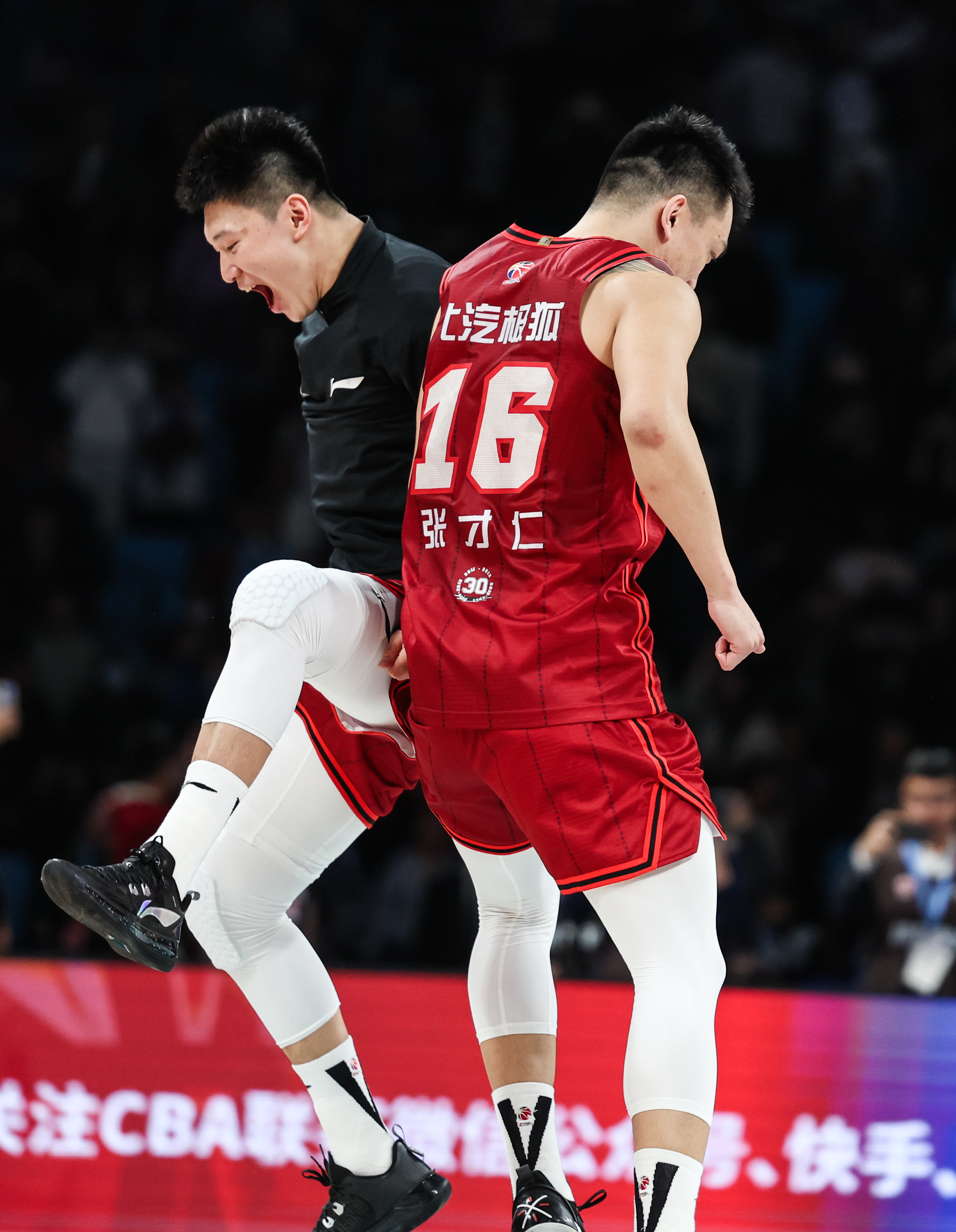 球员们的出色表现,让人见识到篮球的魅力(球员们的出色表现,让人见识到篮球的魅力英语) 球员们的出色表现,让人见识到篮球的魅力(球员们的出色表现,让人见识到篮球的魅力英语)